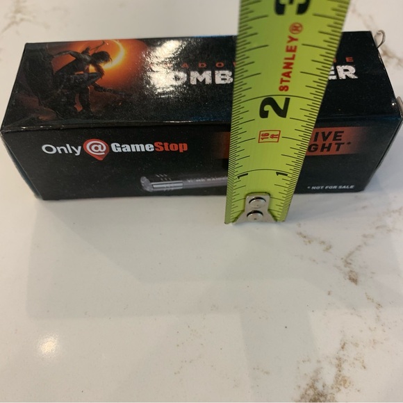Shadow Of The Tomb Raider MINI Flashlight GAMESTOP Exclusive Pre-order Promo NEW - Picture 6 of 7